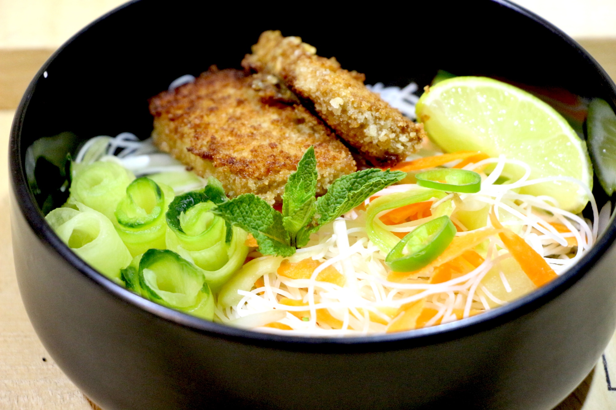 Sauté de vermicelles de riz au tofu à la mode thaïe rapide