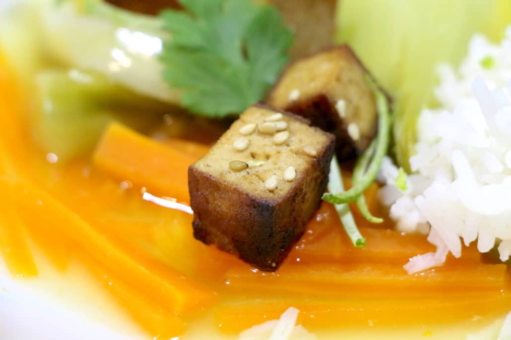soupe asiatique aux agrumes et tofu