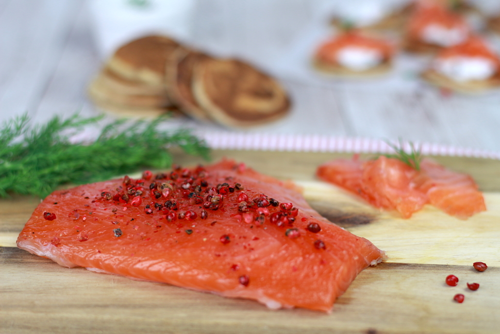 saumon gravlax et blinis maison au sarrasin